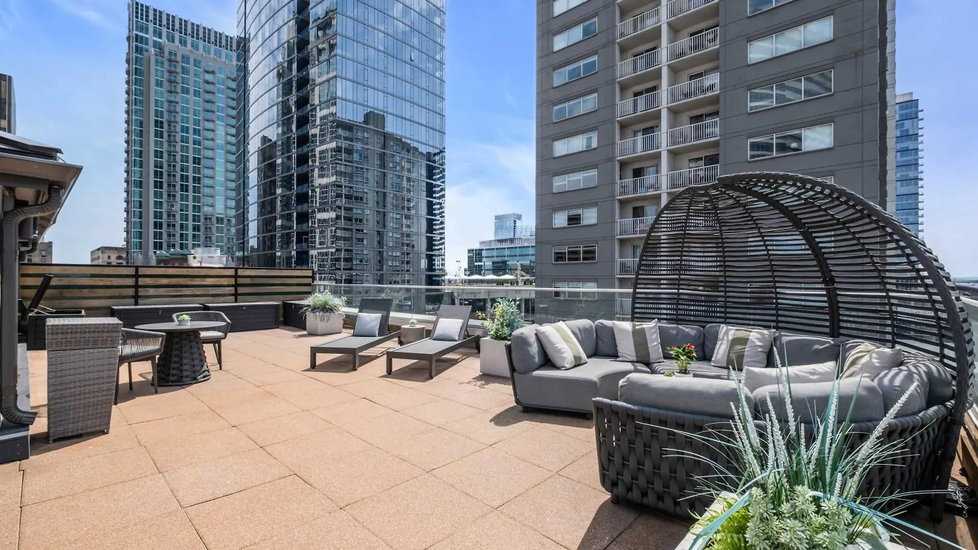 Skyline Suite With Penthouse & Rooftop Deck 6Br By Maddox Hotel Nashville